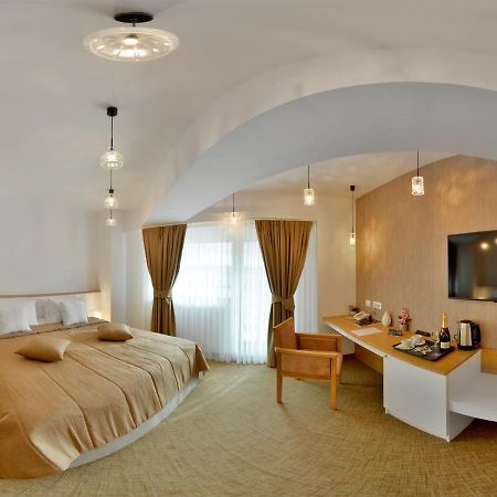 Hotel Condor Τουλσέα Εξωτερικό φωτογραφία
