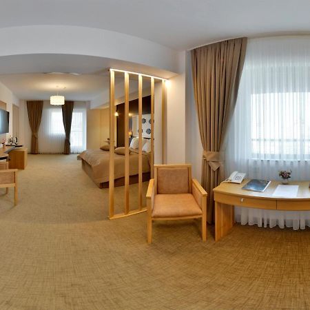 Hotel Condor Τουλσέα Εξωτερικό φωτογραφία