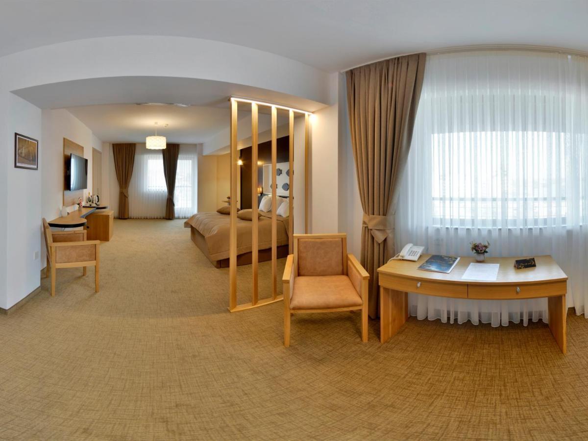 Hotel Condor Τουλσέα Εξωτερικό φωτογραφία